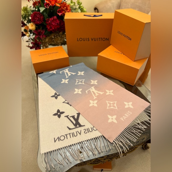 NIB M70868 Louis Vuitton Reyjavik Gradient Scarf Cashmere 100% Authentic - Picture 10 of 12